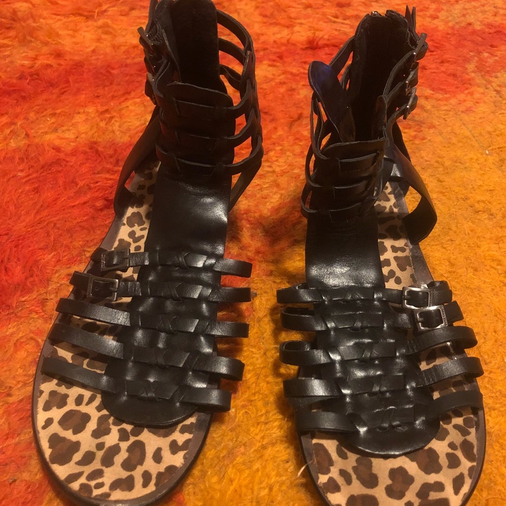 Women’s 9.5 Vince Camuto gladiators